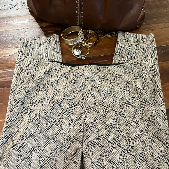SzM (fits S) Zara stretch snake skin ankle pants - Picture 2 of 4
